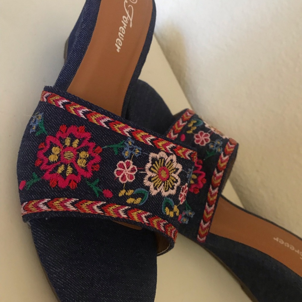 Denim embroidered sandals - Picture 2 of 4